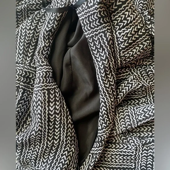 BCBGeneration Woman’s Black/White Pattern Mini Dress, Size 6 - Picture 7 of 10